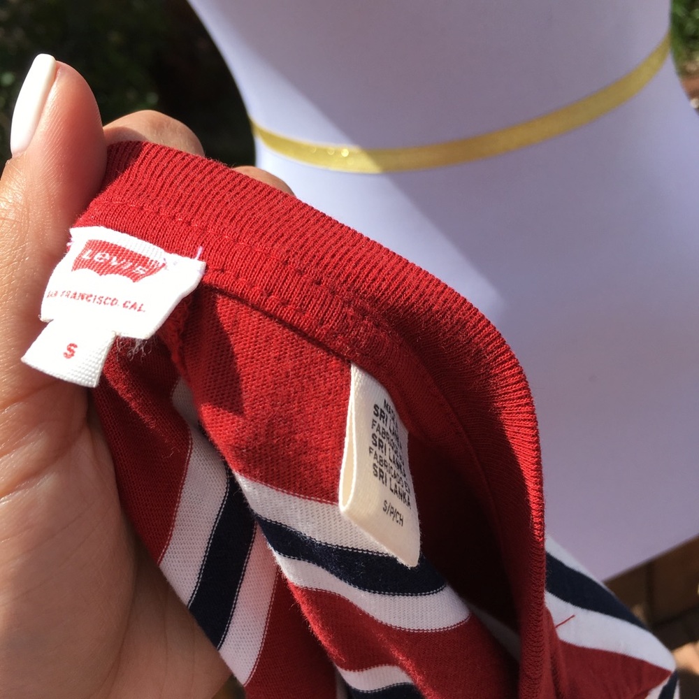 🚫SOLD🚫Levi’s new sutro red striped tee shirt - Picture 4 of 4